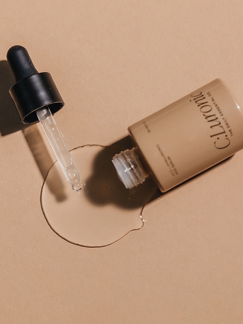 The Daily Essential Co Luronic // Hyaluronic Acid + 10% Vitamin C NWT 30ml